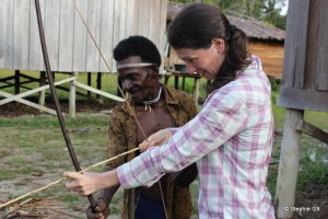  Stéphie tries her hand at archery with a Korowai