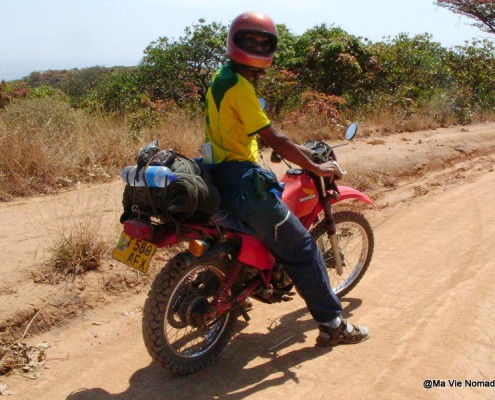 Alex sur la moto à Mbeya