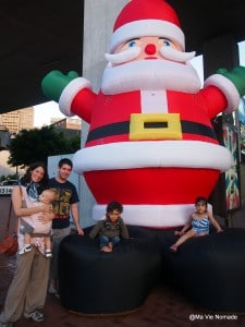 Ils ont même des pères noëls gonflables à Sydney !