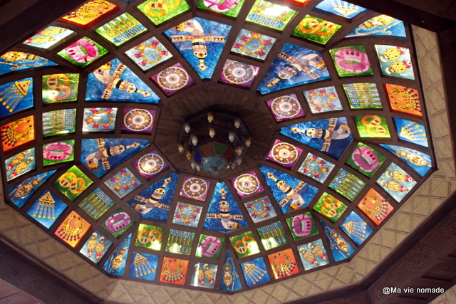 Vitrail sur le plafond du souk de Mutrah